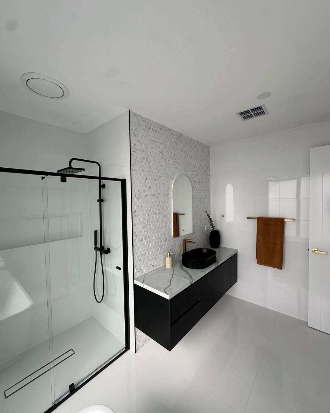 Shower tiling detail